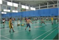 公司定期組織員工開(kāi)展羽毛球健身活動(dòng)